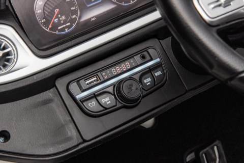 Pojazd Mercedes Benz G63 AMG XXL STRONG Biały Pojazd Mercedes Benz G63 AMG XXL STRONG Biały