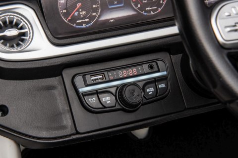 Pojazd Mercedes Benz G63 AMG XXL STRONG Biały Pojazd Mercedes Benz G63 AMG XXL STRONG Biały
