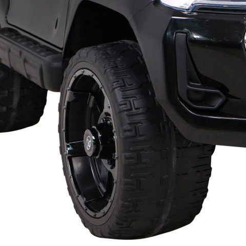 Toyota Hilux na akumulator dla dzieci Czarny + Napęd 4x4 + Pilot + 2 bagażniki + Radio MP3 + LED Toyota Hilux na akumulator dla dzieci Czarny + Napęd 4x4 + Pilot + 2 bagażniki + Radio MP3 + LED