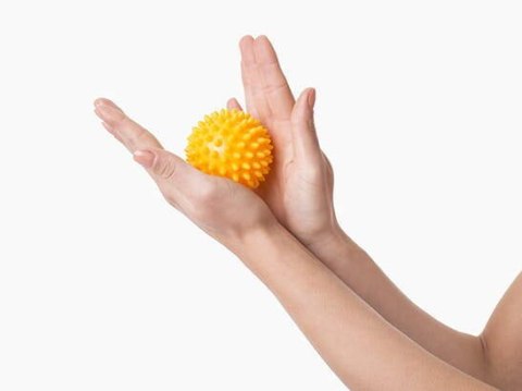 Piłeczka Sensoryczna Z Kolcami Do Masażu I Rehabilitacji 6,6 Cm Czerwona