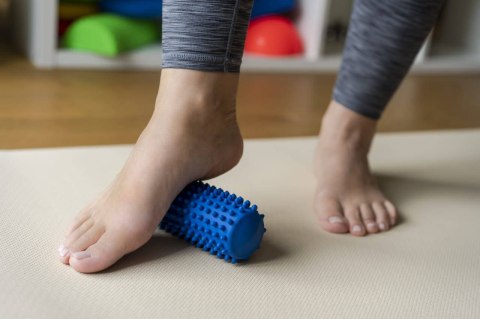 Wałek Z Kolcami Do Masażu I Rehabilitacji Roller 15 Cm Czarny Ćwiczenia Wałek Z Kolcami Do Masażu I Rehabilitacji Roller 15 Cm Czarny Ćwiczenia