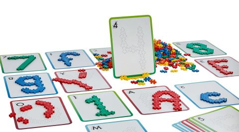 PLUS-PLUS NAUCZ SIĘ BUDOWAĆ LITERKI I CYFRY Z PLANSZAMI PLUS-PLUS NAUCZ SIĘ BUDOWAĆ LITERKI I CYFRY Z PLANSZAMI